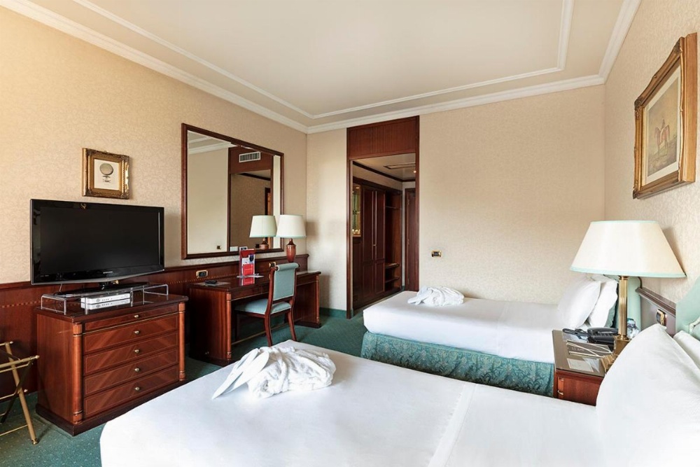 Royal Hotel Carlton Main image